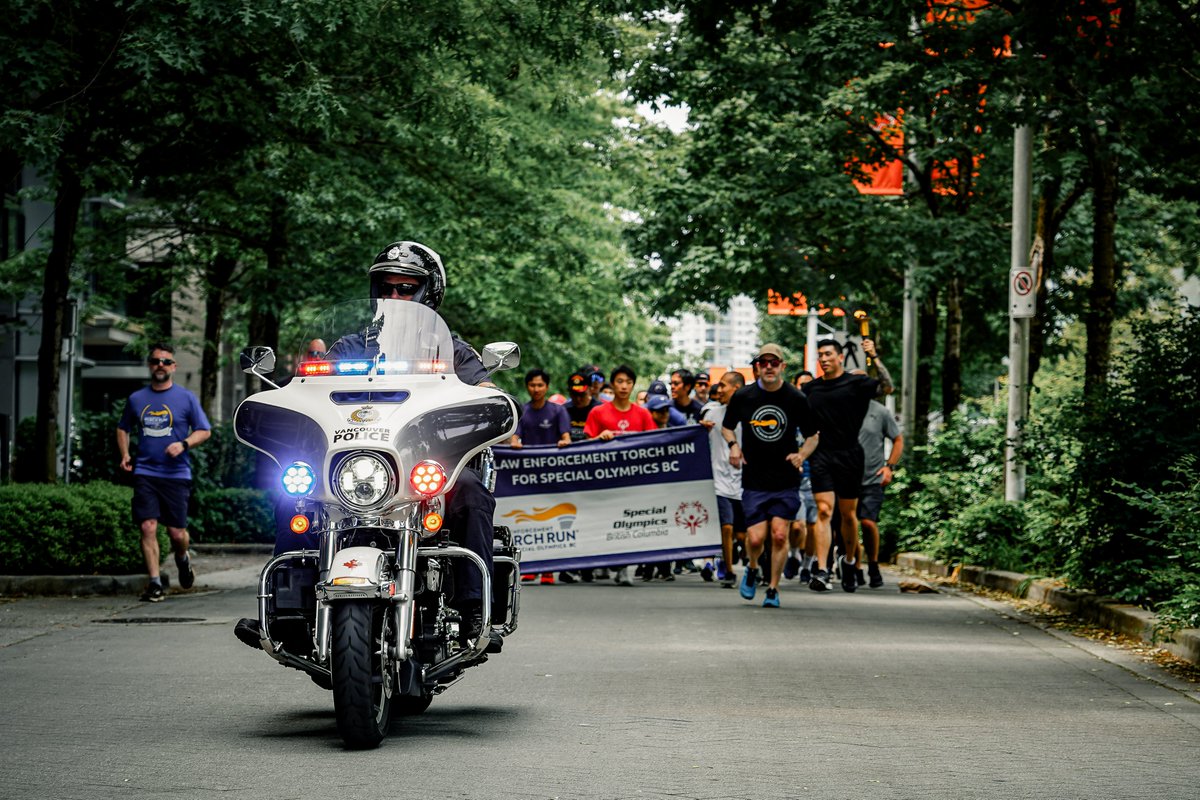 Our #VPD officers and civilian professionals had a great time at today’s Law Enforcement Torch Run for Special Olympics BC!

This is one of the events our team looks forward to supporting every year.  
#LETR #SpecialOlympicsBC