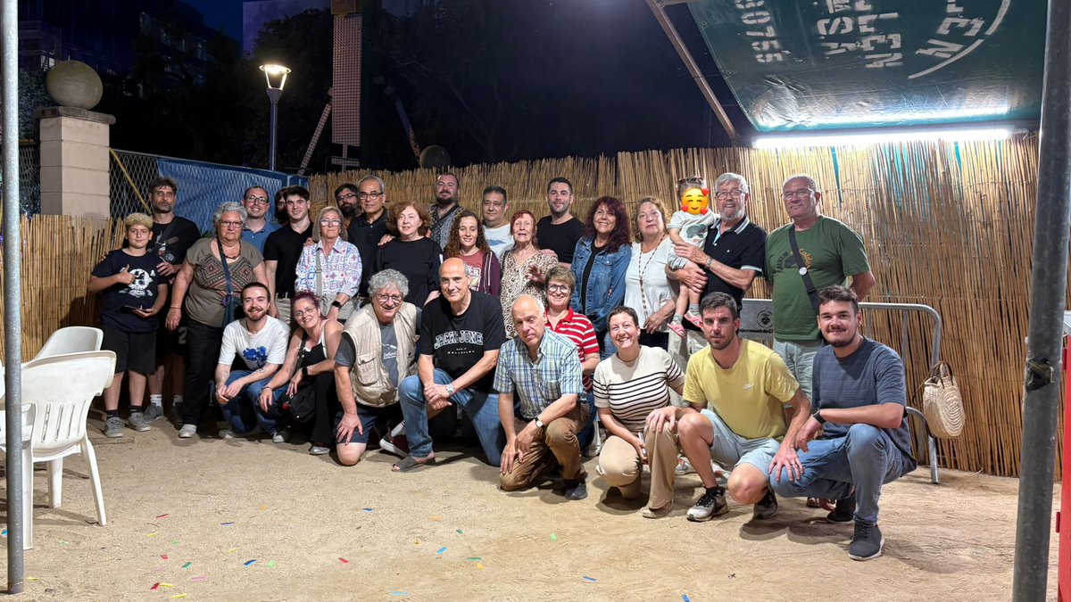 Esquerra Republicana de l'Hospitalet (@esquerralh) on Twitter photo Aquest vespre, com ja és tradicional, ens hem aplegat una bona colla de la família d'<a href="/Esquerra_ERC/">Esquerra Republicana</a> i <a href="/EUiA_LH/">EUiA L'Hospitalet #2023/2027</a> per donar inici a la #FMSantaEulàlia, sopant a la guingueta de <a href="/SkamotDiabolik/">Skamot Diabòlik</a>
Gaudiu molt de totes les activitats aquests dies. Visca la festa major del barri! Aquest vespre, com ja és tradicional, ens hem aplegat una bona colla de la família d'<a href="/Esquerra_ERC/">Esquerra Republicana</a> i <a href="/EUiA_LH/">EUiA L'Hospitalet #2023/2027</a> per donar inici a la #FMSantaEulàlia, sopant a la guingueta de <a href="/SkamotDiabolik/">Skamot Diabòlik</a>
Gaudiu molt de totes les activitats aquests dies. Visca la festa major del barri!