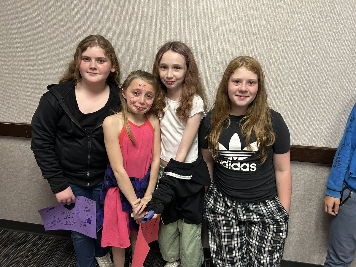 Mrs. Darney tweet media