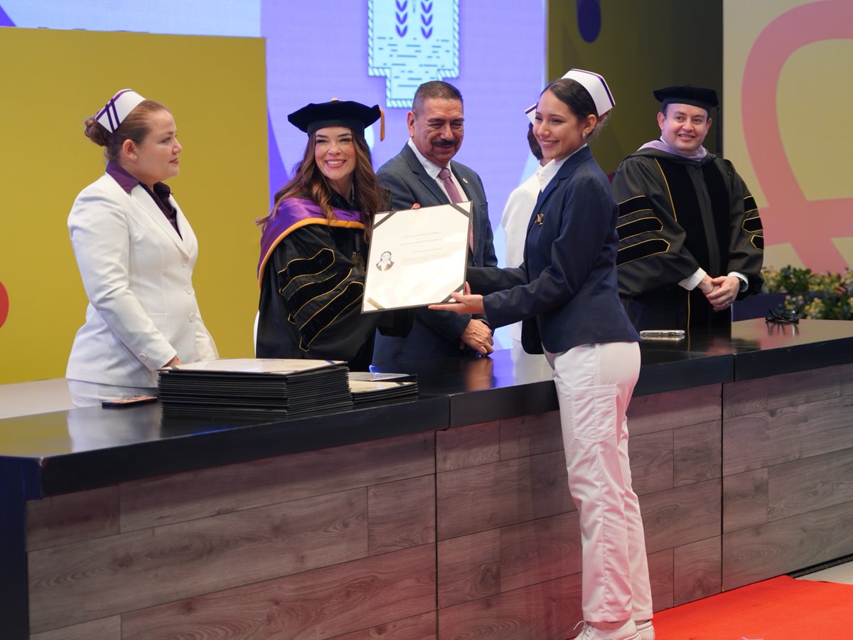 ¡Felicidades a nuestros graduandos y graduandas de la Escuela de Enfermería! ✨

#InspirandoTuMejorVersión