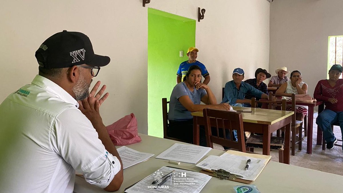 pronaders_hn's tweet image. 📍 Cantarranas, Francisco Morazán.

 #SAG_PRONADERS refuerza la gobernanza de dos  #CajasRurales, (San José de Ramos y La Esperanza de mi Tierra) 📝 con una  visita para validar el #ReglamentoDeAhorroYCrédito según la nueva Ley. 💪 📜
Avanzamos hacia la #AutonomíaFinancieraRural.
