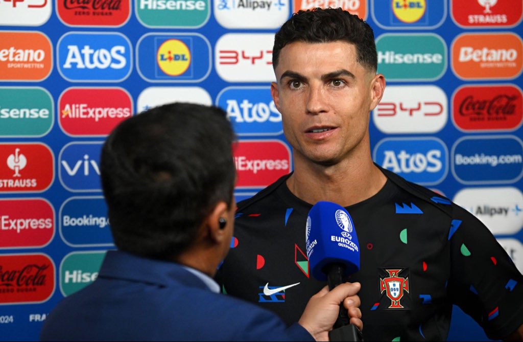 🚨 Cristiano Ronaldo: "If you wanna decide the Ballon Dor on Sunday lets do it."

😭😭😭😭😭😭