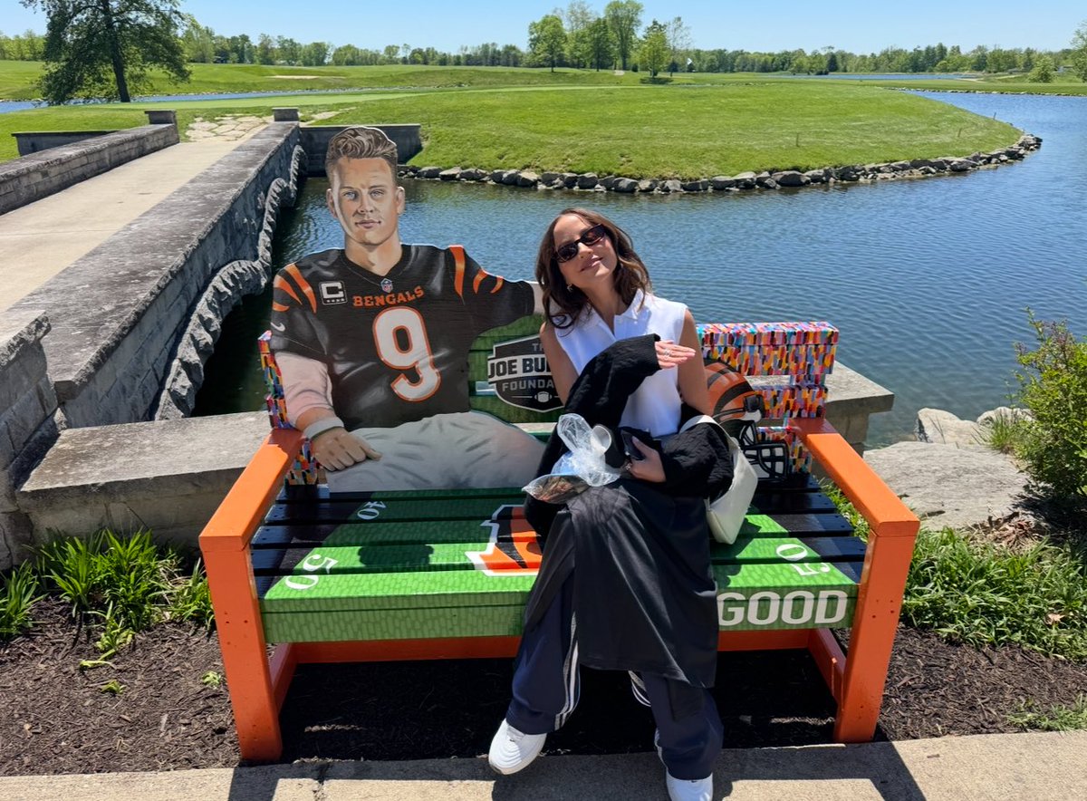 Proceeds for this <a href="/JoeyB/">Joey Burrow</a> bench will benefit the <a href="/Burrowfdn/">The Joe Burrow Foundation</a>! 

<a href="/heykayadams/">Kay Adams</a> not included 😂

Jungle Jam Auction Here :     
pages.snwbll.com/auction/m_HEIJ…