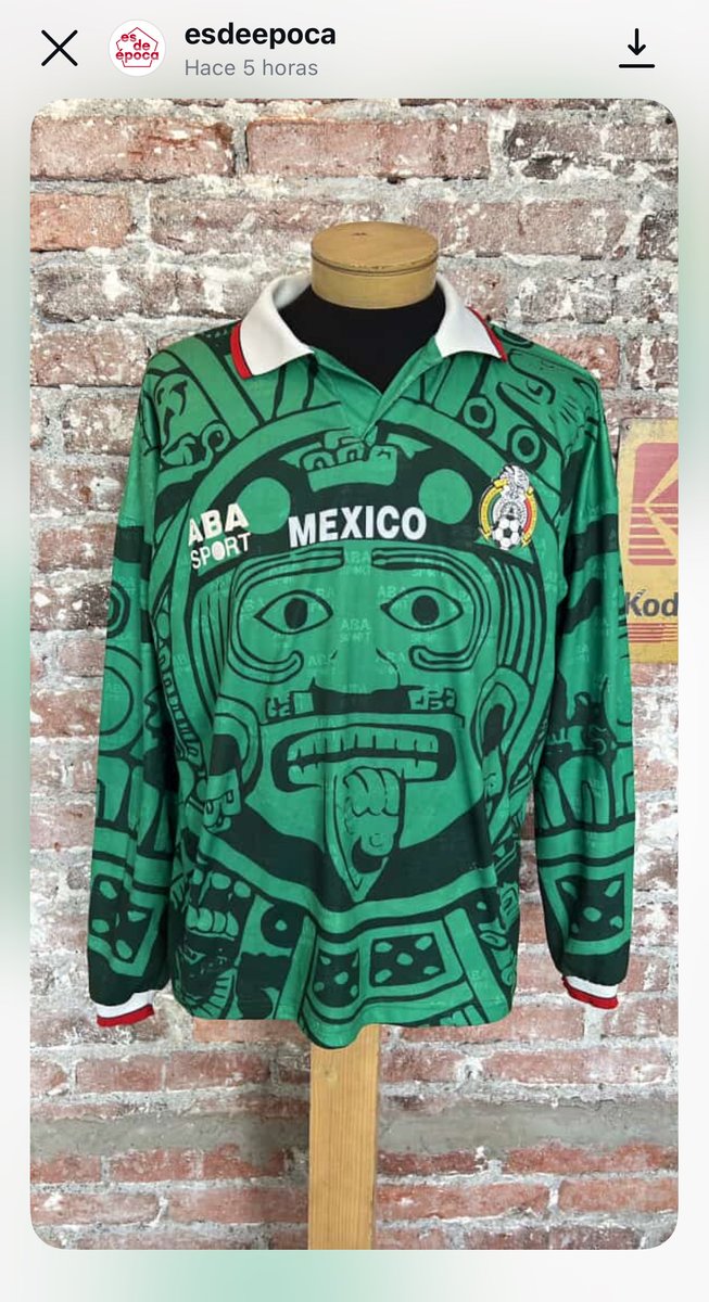 Grajales7's tweet photo. Ahí va un caso interesante. Esta camiseta apareció en venta en Facebook en $10,000 hace unos días por una persona de Monterrey. Días después, apareció en es de época. Seguramente se vendió por lo menos en $20,000. Lo problemático, es que es armada y no lo declararon… https://t.co/67DfSmPaam