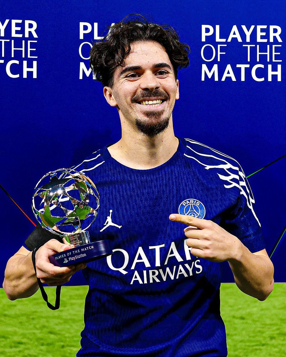 deiam um bola de ouro a este caralho