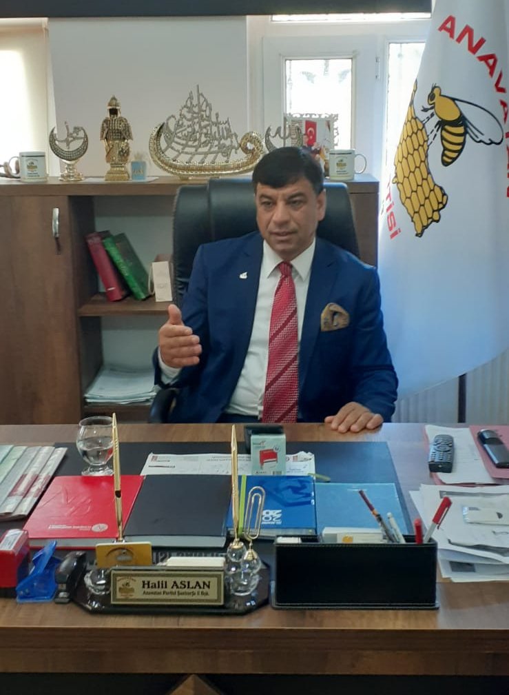 ---

🌙 Bayramın 3. Günü Bayramlaşma Programına Davet!
Kıymetli Şanlıurfalı hemşehrilerimiz,
Anavatan Partisi Şanlıurfa İl Başkanlığı olarak, bayramın 3. günü saat 11.00'de il binamızda siz değerli halkımızla bayramlaşmak için bir araya geliyoruz.
Birlik ve beraberliğimizin için