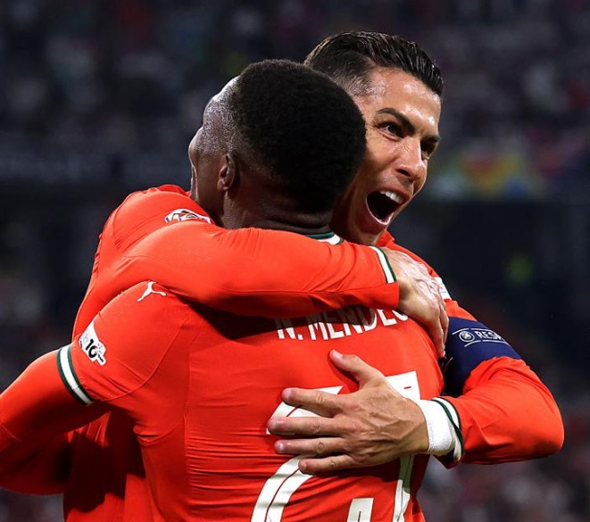 🇵🇹 Tarihi gece!
✅ Portekiz, 25 yıl sonra Almanya'yı yendi.
✅ 40 yıl sonra Almanya topraklarında kazandı.
✅ Ronaldo, kariyerinde ilk kez Almanya'ya karşı galip geldi! ⚽👑
Futbol tarihine not düşülen bir maç oldu.
 
#Ronaldo #Portekiz #Almanya #UluslarLigi #Futbol