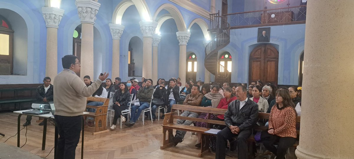saludazuay_'s tweet photo. Entregamos credenciales a los Comités Locales de Salud de #CuencaSur y desarrollamos una jornada de capacitación en vigilancia epidemiológica, fortaleciendo su rol en la promoción, prevención y respuesta comunitaria en salud. https://t.co/v2ik6PBeSo
