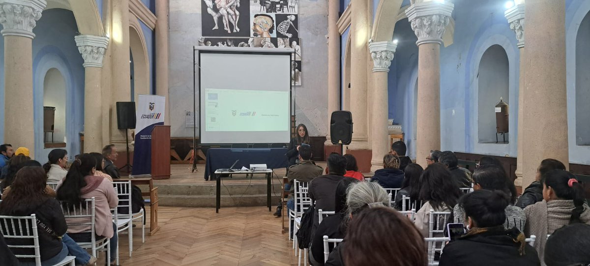 saludazuay_'s tweet photo. Entregamos credenciales a los Comités Locales de Salud de #CuencaSur y desarrollamos una jornada de capacitación en vigilancia epidemiológica, fortaleciendo su rol en la promoción, prevención y respuesta comunitaria en salud. https://t.co/v2ik6PBeSo