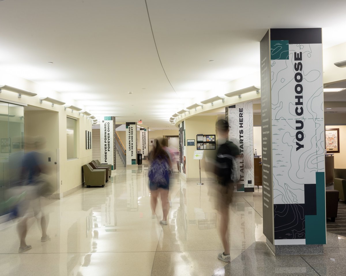 A huge congratulations is due to all of our students who were awarded end-of-year awards! 👏💚

Check out the full list of awards and their recipients here: ohio.edu/scripps-colleg…
