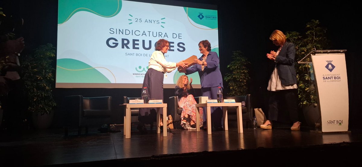 🎂 2️⃣5️⃣ anys de servei a la ciutadania de la #sindicaturalocal de Sant Boi de Llobregat. 2️⃣5️⃣ anys de #dretsdeproximitat treballant per humanitzar l'administració local.  Enhorabona Dolors Vallejo, Carles Dalmau i Santiago Vidal (i Olga!).