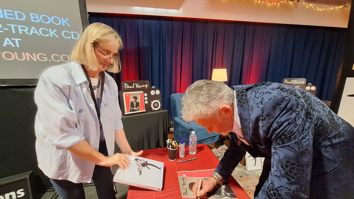 BERValrie1's tweet photo. I really  enjoyed the meet with @PaulYoungParlez in Faversham on saturday. Great memories .
Thank you ,Paul. 😀😉 https://t.co/I7tllSkx8v