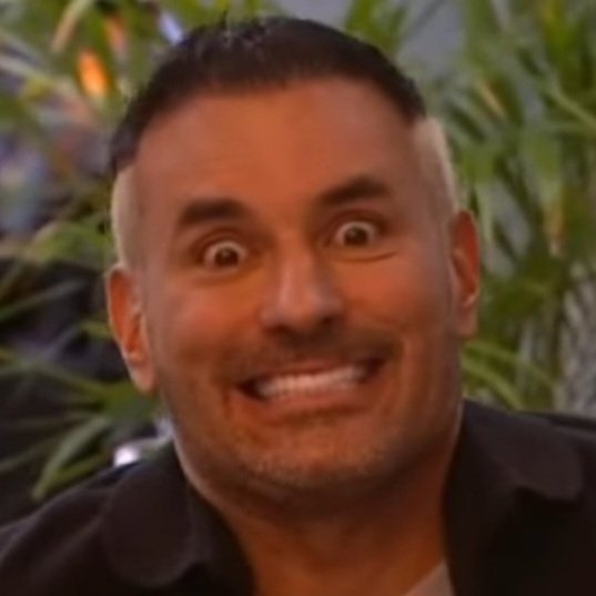 Y el Negro Salas solo reía con esas bombitas jajajaja
#LaCasaDeLosFamososCol