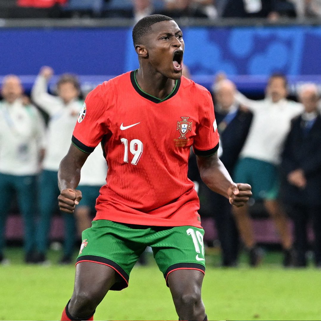 Nuno Mendes btw, best left back in the world right now. Absolute machine