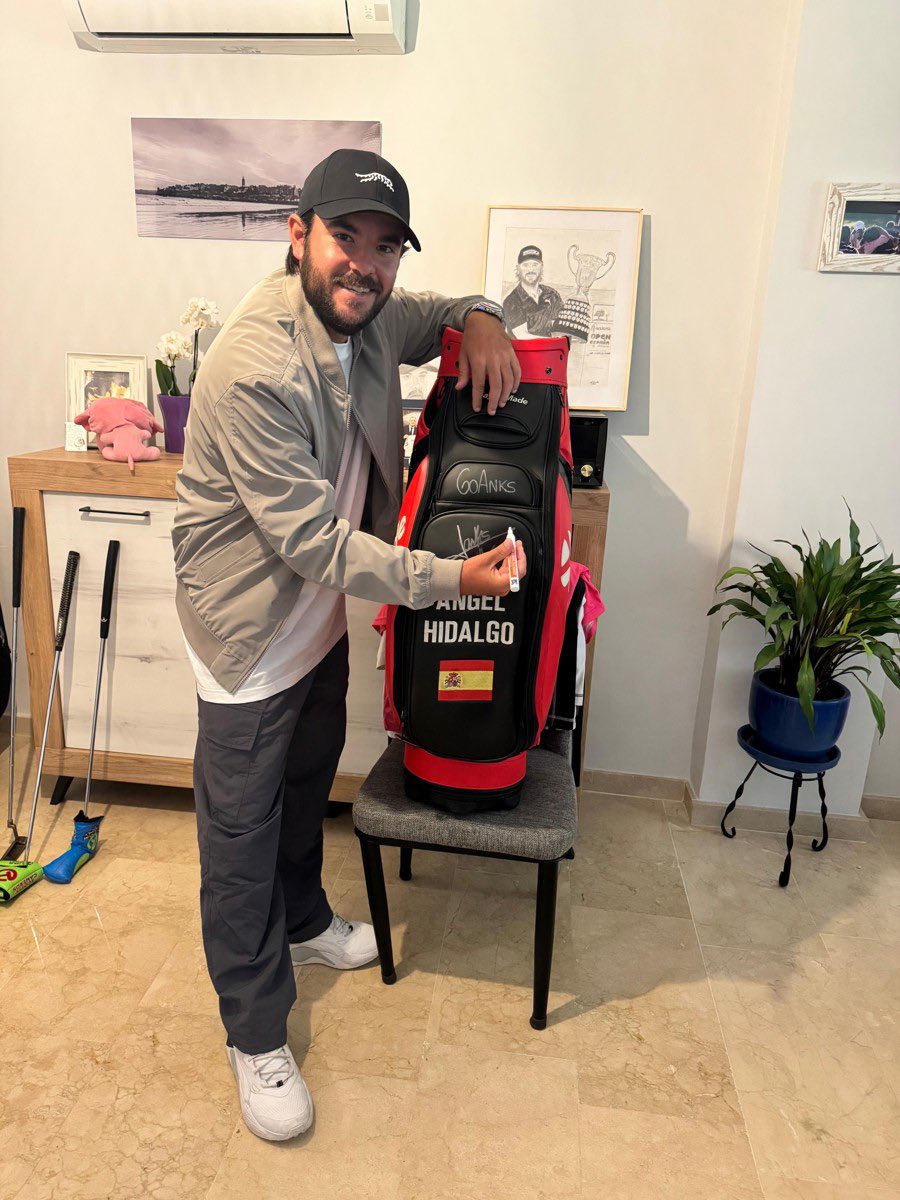 5️⃣ días quedan para seguir pujando en la subasta solidaria en favor de los afectados por la DANA, y poder llevarte, entre otras cosas, esta fantástica bolsa del ganador del último Open de España.

📝Ángel Hidalgo nos la dejó firmada y ahora puede ser tuya.
new.biddingowl.com/AuctionLanding…