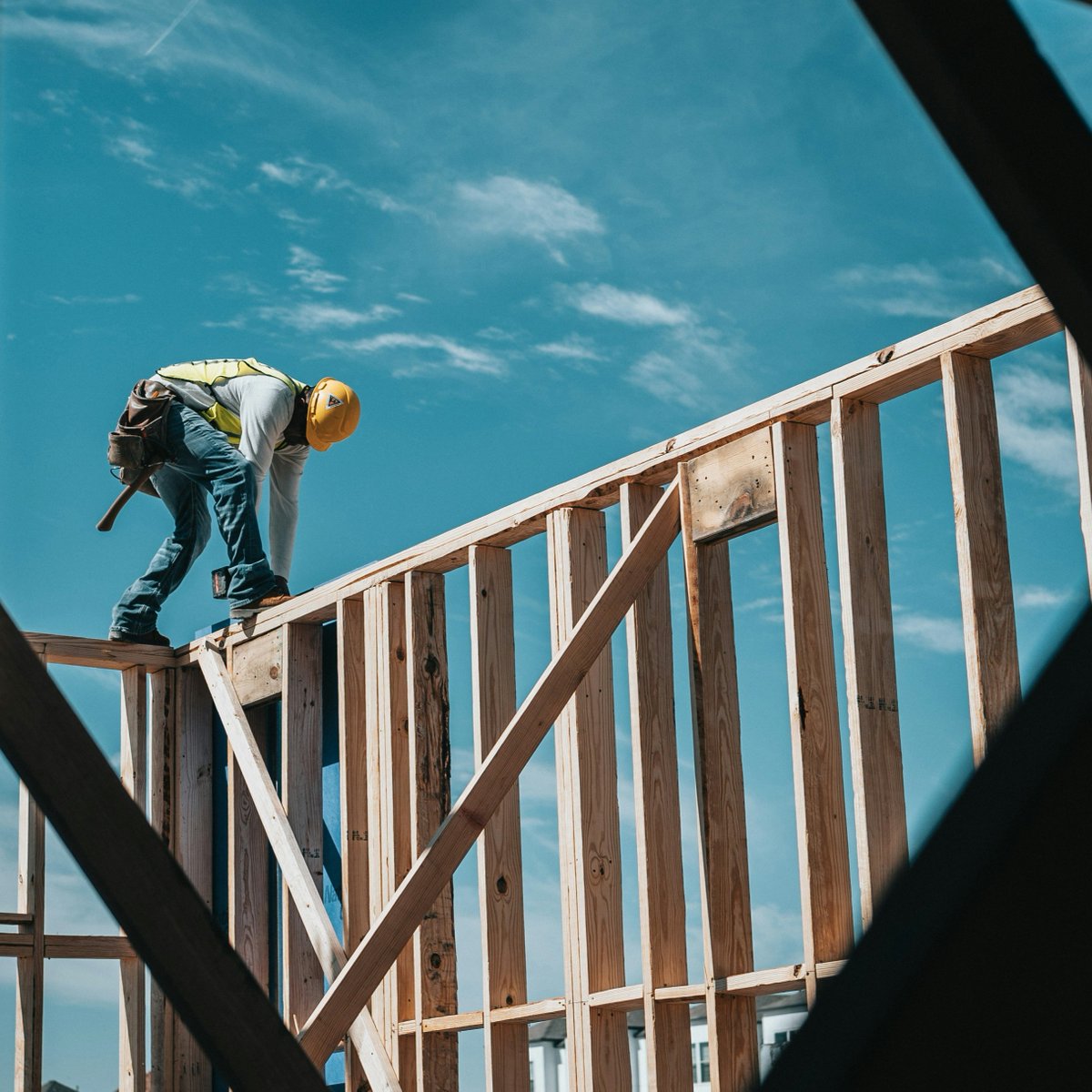 Are you a contractor, landscaper, developer, framer, painter, or other construction professional in Southern Nevada?

This month’s Stormwater Training is for you! Learn more about the free opportunity to better understand permitting requirements: regionalflood.org/programs-servi…
