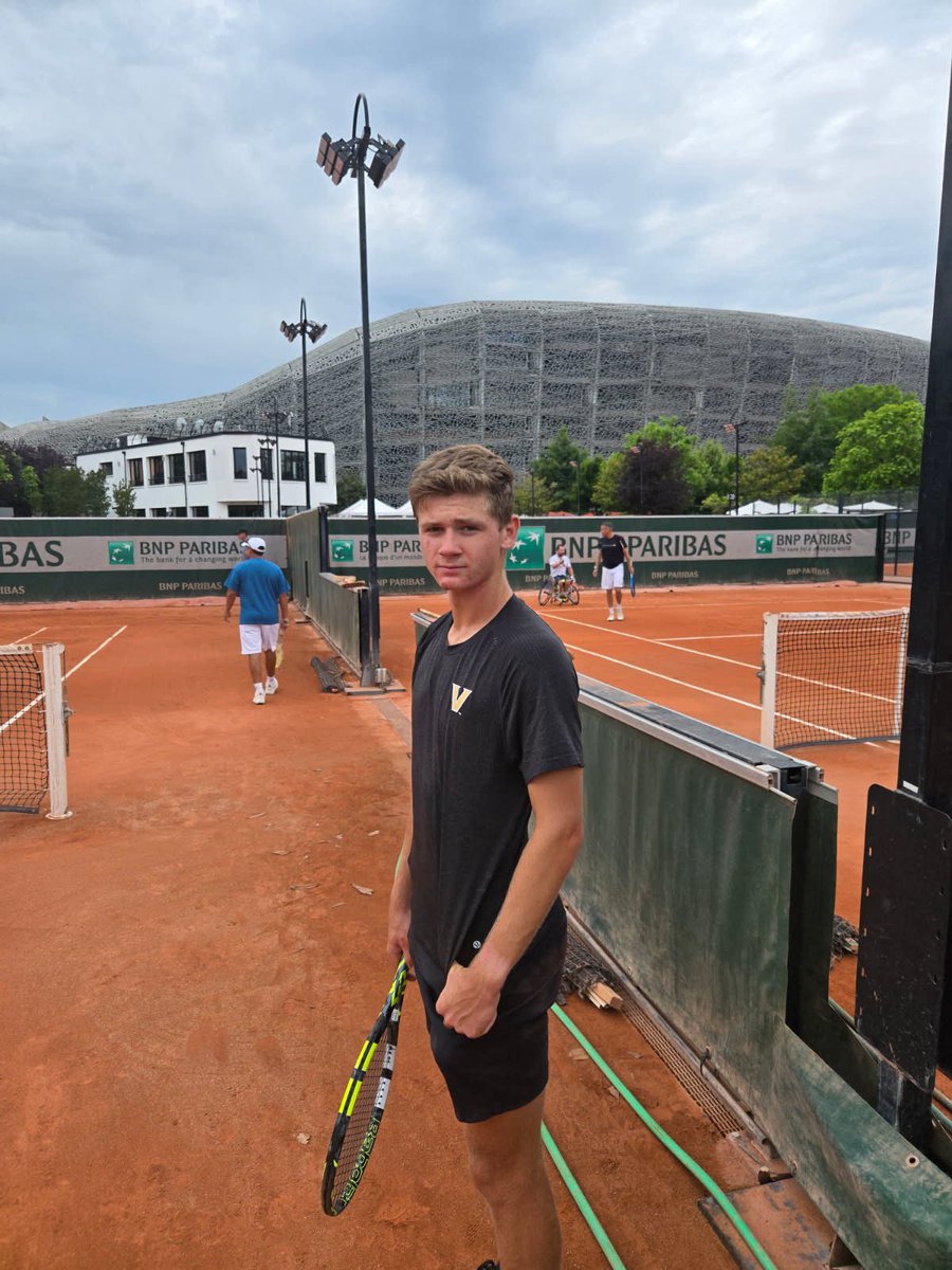 VandyMTennis's tweet image. The incoming freshman representing at the Roland Garros Junior Championships in Paris 🔥
Jack Satterfield with wins in both singles and doubles of the main draw 👀