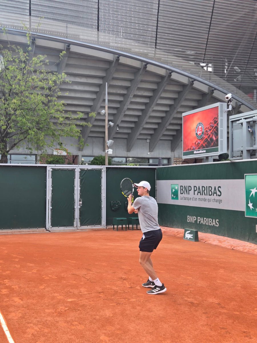 VandyMTennis's tweet image. The incoming freshman representing at the Roland Garros Junior Championships in Paris 🔥
Jack Satterfield with wins in both singles and doubles of the main draw 👀