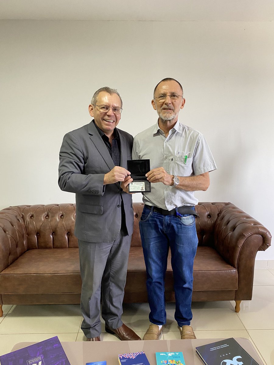 crcpiaui's tweet photo. Na tarde desta terça-feira (03), o Presidente do Conselho Regional de Contabilidade do Piauí (CRCPI), contador Carlos Lustosa Filho, recebeu a visita de Profissionais da Contabilidade em sua sede. Foram entregues Certificado de Regularidade e Carteira de Identidade Profissional. https://t.co/WITyEDVe3n