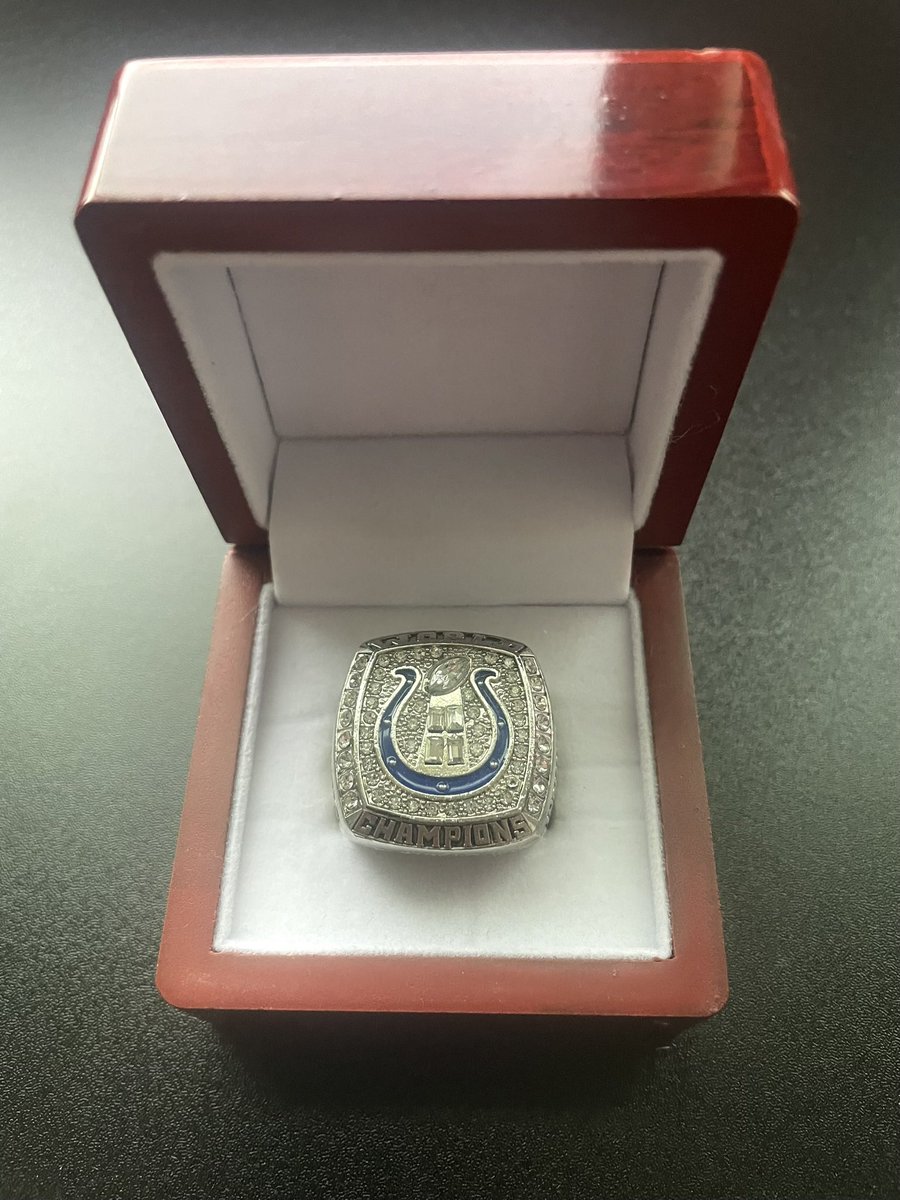 Alejandro_IsWho's tweet photo. My friend Jim Irsay was laid to rest this week. He was kind &amp; loving to all. He struggled with mental health &amp; I will forever champion destigmatizing mental health issues of our friends, loved ones, neighbors, &amp; community members. He was incredibly generous to me and my family. https://t.co/85yzDCCuDw