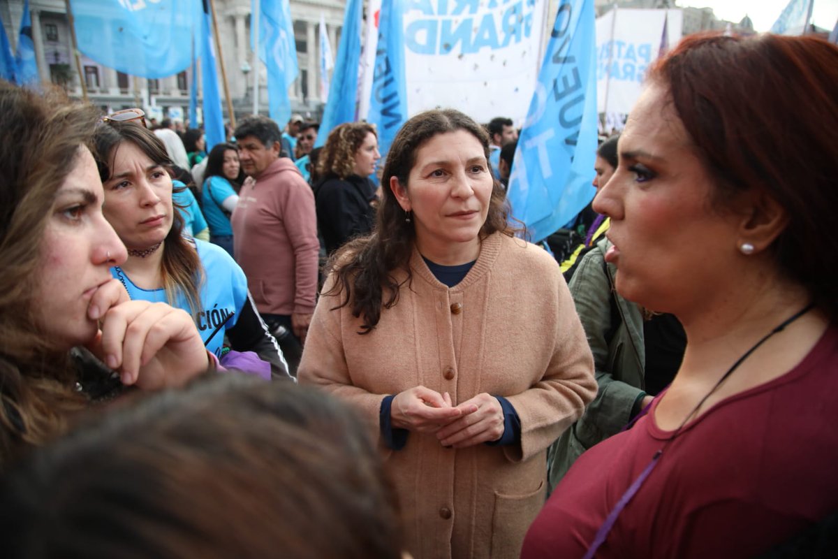 UNIR LAS LUCHAS ES LA TAREA 

Si diez años después estamos hablando de Ni Una Menos se debe no solo a su fuerza histórica sino, por sobre todo, a su ineludible vigencia. 

Todos estos años de Ni Una Menos nos transformaron y transformamos.

¡Por la dignidad humana!