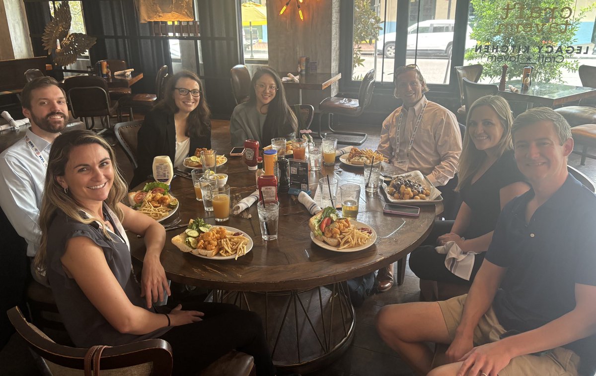 Enjoying lunch at #VAM25 with <a href="/UFVascular/">UF Vascular</a>