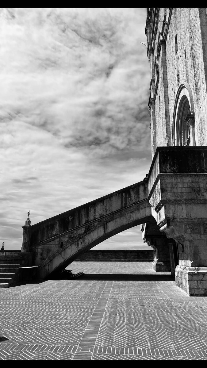 NicoDid64's tweet photo. « Medieval lines »
Gubbio - Juin 2024

#photodujour #photooftheday #photo #picoftheday #artoftheday #photoshoot #travelphotography #landscape #voyage #voyager #voyageursdumonde #nomad #roadtrip #roadtripping #longwalker #voyageursapied https://t.co/P4RkawY6Fu