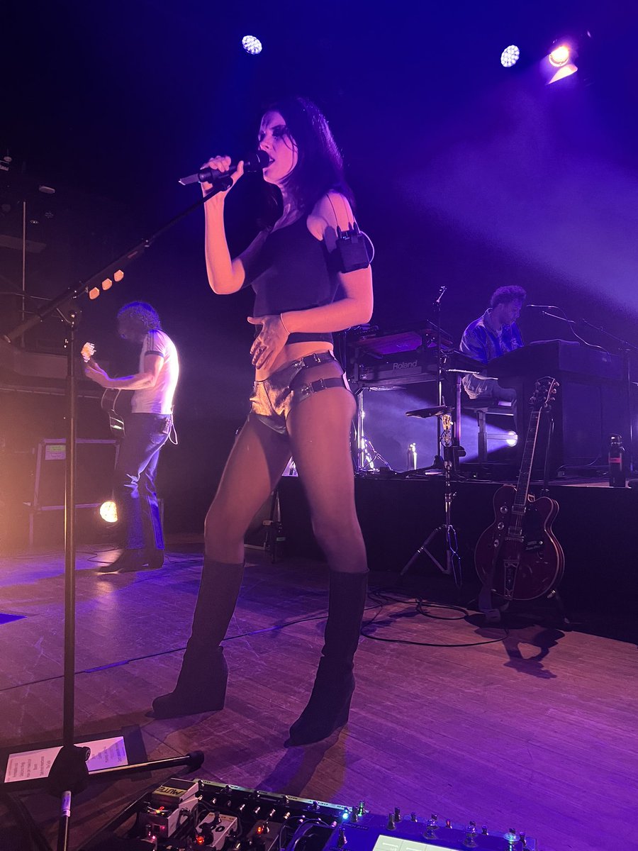 julia_gerrits's tweet photo. Thank you so so much for tonight, we’ve missed you!! @wolfalicemusic @elliecrowsell @SteadyTheo @joeldilla  #utrecht #tivolivredenburg #wolfalice https://t.co/rTtHb2kREt