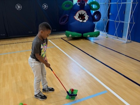 First Tee-GWDC recently teamed up with Fight For Children for community outreach at Garfield Elementary School in DC. Twenty 1st and 2nd graders were introduced to the game and took a field trip to historic Langston Golf Course to experience a real green grass golf facility.