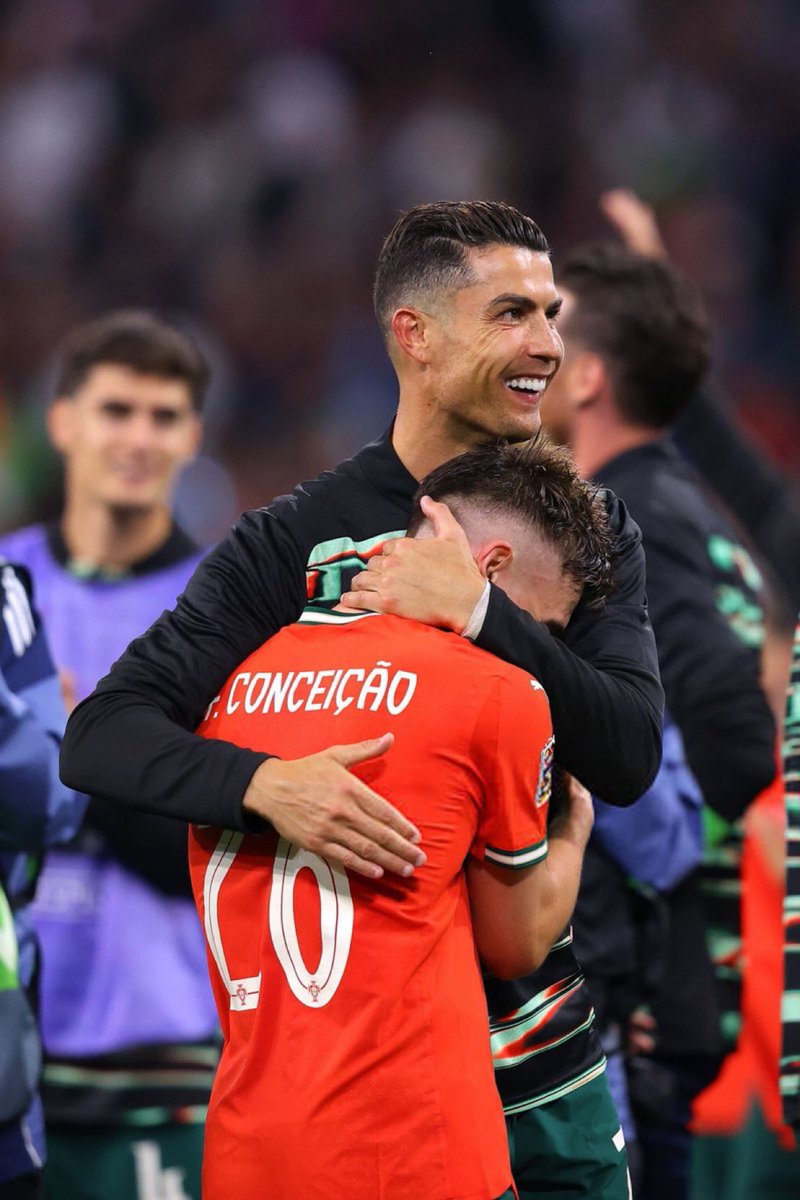 totalcristiano's tweet photo. What a picture. ❤️ https://t.co/qWYZPMGDrv