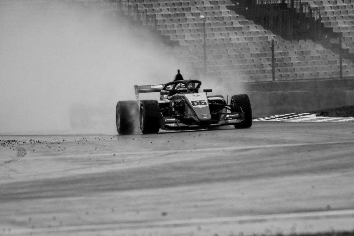 Squeacker13's tweet image. Bon bah j'ai pas de place pour le gp explorer ni d'accréditation je suis dégoûté...
Si jamais mes dernières photos de sport mécanique