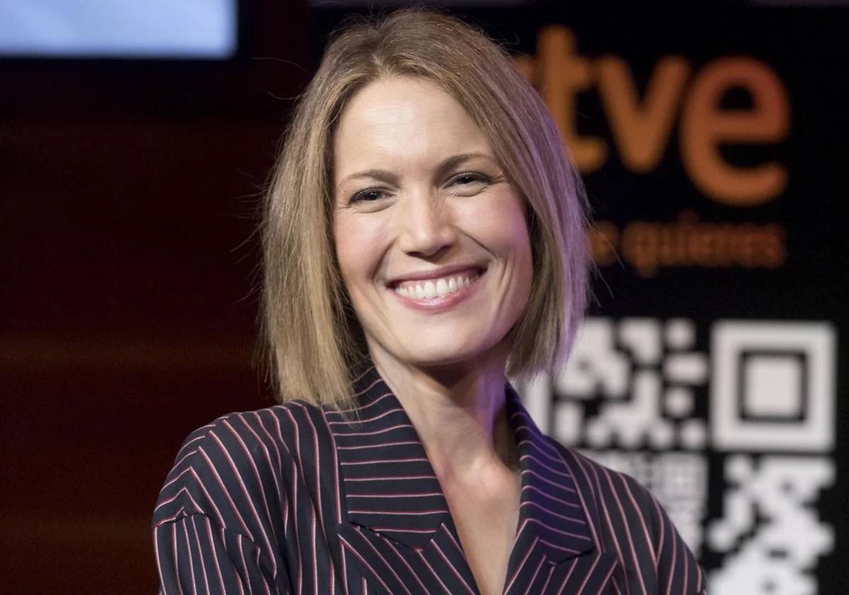 Se llama Silvia Intxaurrondo y cobra 540.000€ al año para decir que “Aldama ha ido a arropar a la Leire Díez”. Esta es la misma señora que decía que había que combatir los bulos y castigar la mentira. La máquina del fango son ellos y se embolsan nuestro dinero en volquetes.