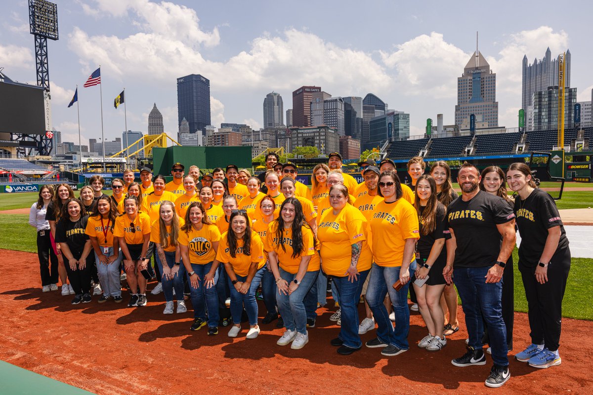 Pirates's tweet photo. Today, the Pirates and @sheetz came together with the @PghFoodBank to pack 1,000 summer snack kits for local families in need. https://t.co/juUhgW2VFT