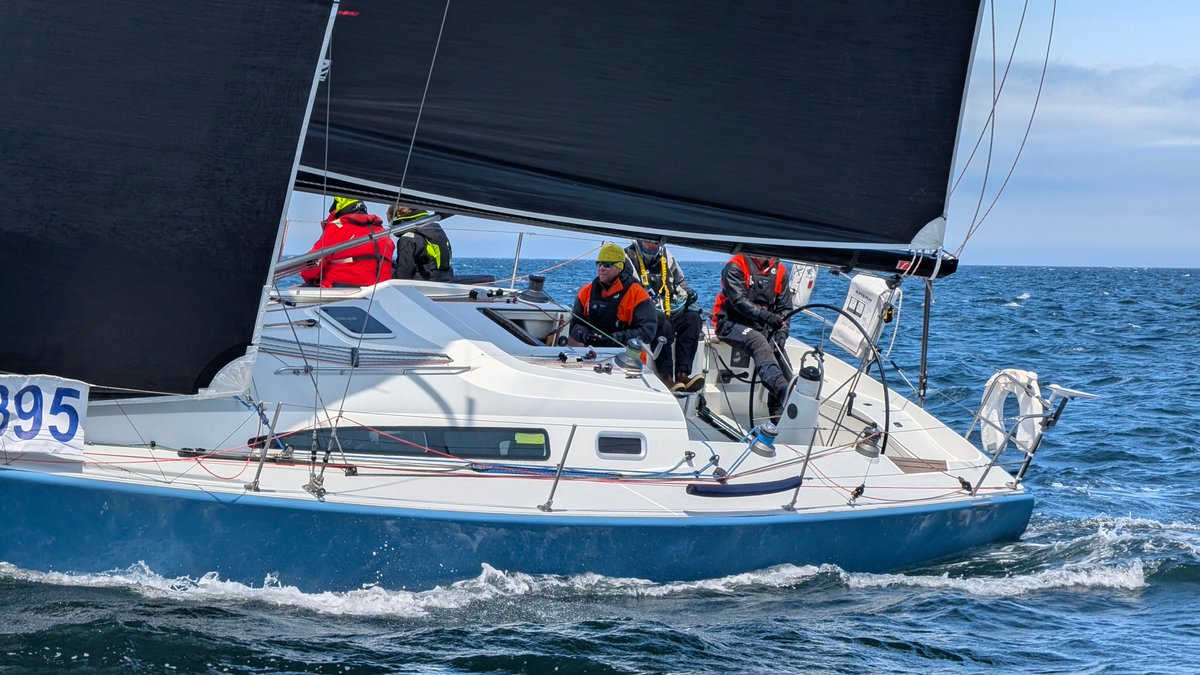 jcleon's tweet photo. The sun came out at the end.  Great day of sailing into Port Hardy for leg 5 of the VanIsle360.  Liveblog here:  https://t.co/5gis47YnU7 
Thank you Marcus Reichert for the photo! https://t.co/ozIILI86Jd