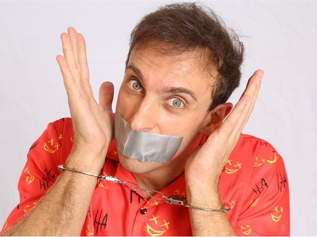 Racismo recreativo

Lá vem mais uma daquelas expressões saídas da cabeça iluminada de alguém que encontrou um jeito novo de embalar censura como se fosse empatia. A da vez? Racismo recreativo. Sim, meu caro. Agora até a gargalhada virou crime ideológico.
O conceito vem com