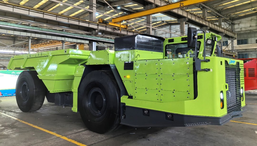 im_mining's tweet photo. China's #HATL, a JV between @catl_official and Hongda Blasting, has produced a new 20 t underground all battery mining truck, the UK-20E; plus has added more retrofit converted battery surface trucks to its fleet with Hualian ZInc & Indium https://t.co/u4ItLdcbkx https://t.co/6qCqgCMTRb