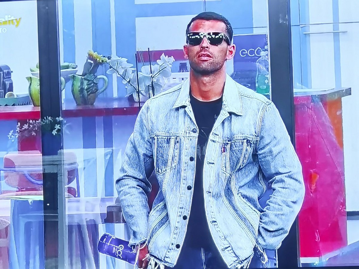 O Luís tem um irmão dormir na rua, e luta muito para tirar de lá. É esta produção de merda o que faz coloca ele dormir na rua sabendo de esta dor da família. Nojentos 🤮🤮 #teamporta  #bbtvi #vergonhatvi