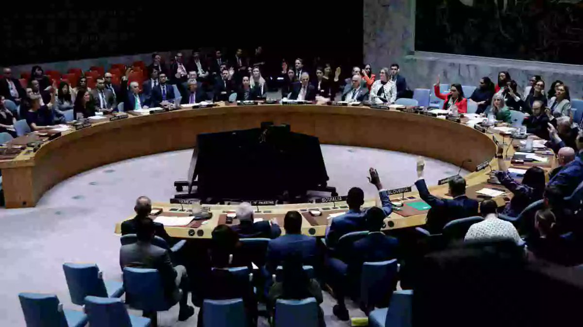 Nuevo veto de #EEUU en Consejo de Seguridad a proyecto resolución que demandaba alto al fuego inmediato, incondicional y permanente en #Gaza, obstaculiza logro de paz y protección civiles palestinos.

Demuestra complicidad de EEUU con genocidio comete Israel vs pueblo palestino.