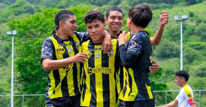 📰 Impecable jornada del bloque alto en casa ante El Vigía (RESEÑA) 🔥 #LigaFUTVEJunior 🏆

Lee la nota completa, presentada por <a href="/GrupoJHS1/">Grupo JHS</a> 👇

deportivotachira.com/impecable-jorn…

#VamosTáchira 💛🖤
#ElFuturoDelFUTVE 🇻🇪