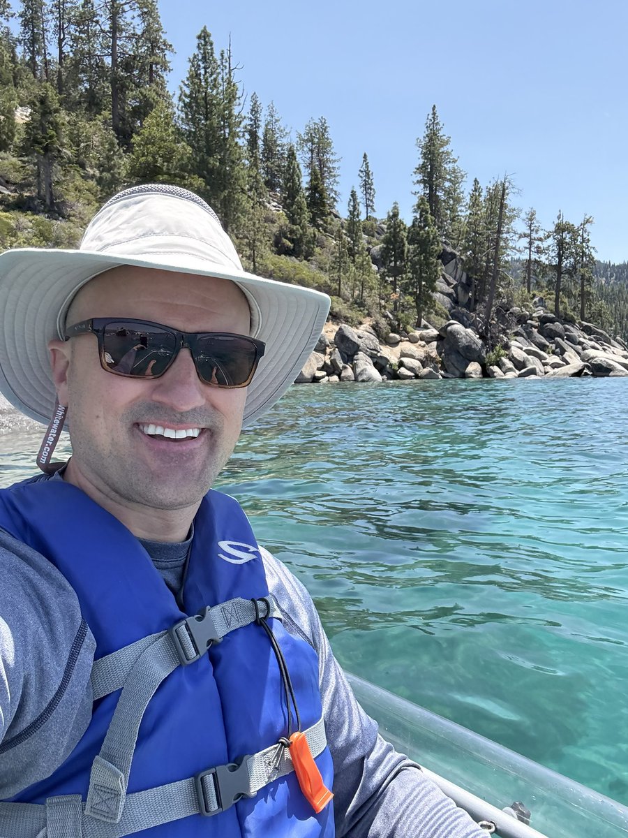 drseanmullen's tweet photo. Clear kayaking on Tahoe is something special. #ConferenceBreak https://t.co/6MlEtY100e