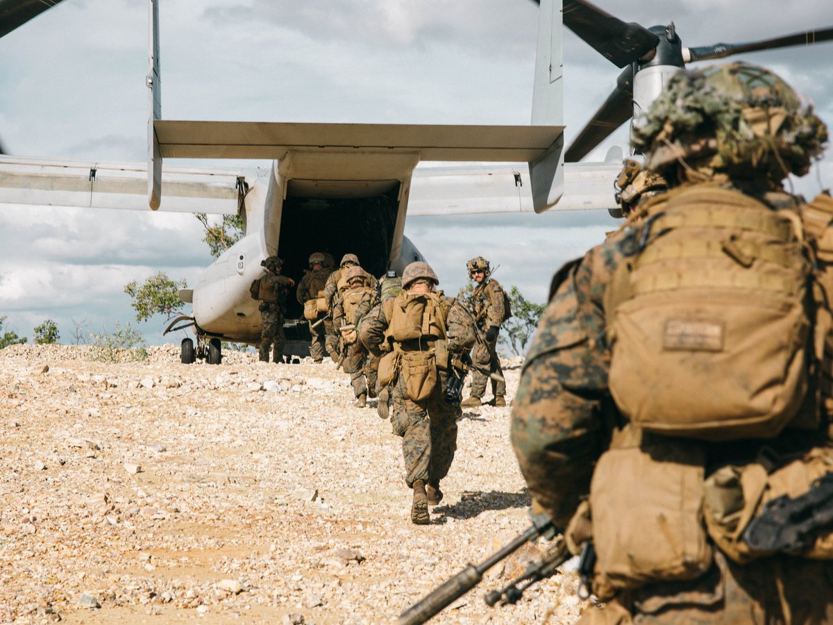 USPACOM's tweet photo. Warfighters in motion. ⚔️
@pacificmarines conduct air assault rehearsals during #PredatorsWalk, sharpening small unit #interoperability & combined arms tactics. https://t.co/CiT0FaKYSs