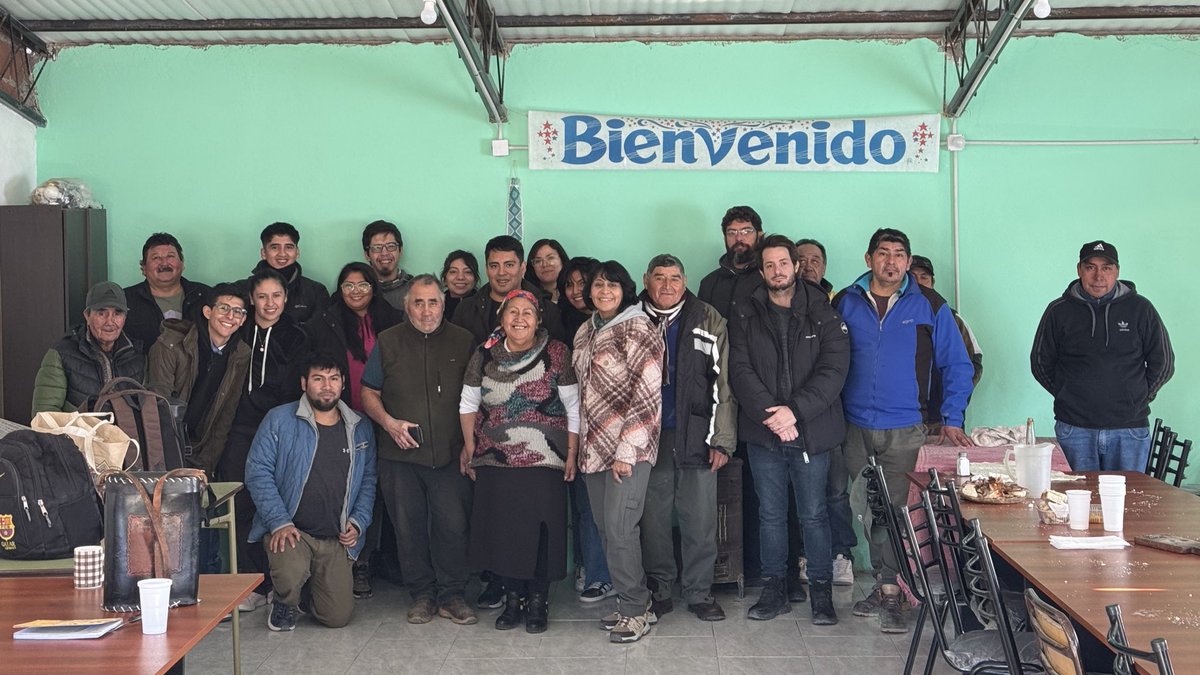 EnergiaRN's tweet photo. ESTUDIANTES DE #JACOBACCI REALIZAN OBRAS EN LA COMUNIDAD PEÑI MAPU📣
👷La iniciativa forma parte de un convenio de prácticas entre la propia comunidad y el Instituto Superior de Jacobacci.
👉Las tareas fueron promovidas por el equipo territorial del @rionegrogob. https://t.co/0T0sYIDsby