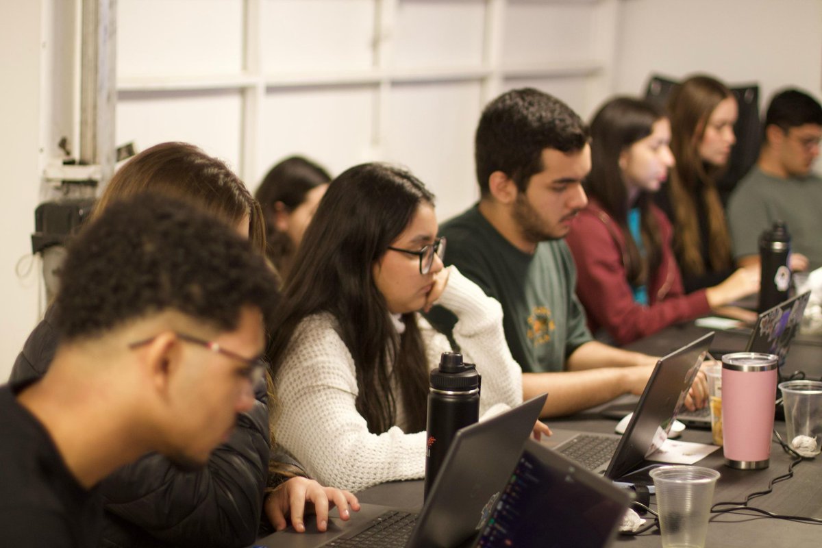 Veja como foi o 1º Bitcoin Students Day!

Recebemos estudantes da Polichain USP e Inteli Blockchain para um dia de aprendizado prático: rodamos signet nodes, usamos comandos via CLI e desenvolvemos apps Lightning.

Esse foi o primeiro de uma série de encontros!