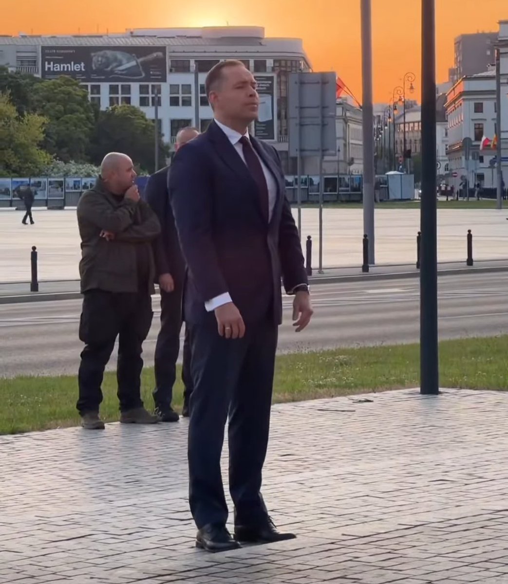 ɢʀᴇɢᴏʀ tweet media