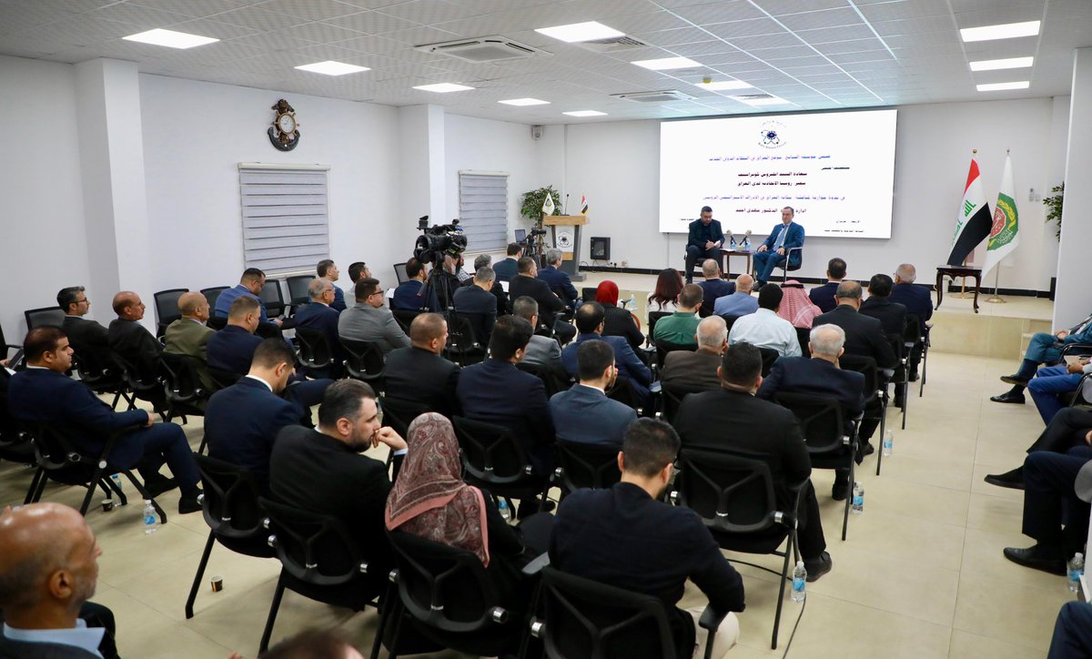 BahrAlolomForum's tweet image. بحضور نخب سياسية واكاديمية واعلامية وتحت عنوان (مكانة العراق في الادراك الاستراتيجي الروسي)، ضيف ملتقى بحر العلوم للحوار سعادة السيِّد ايلبروس كوتراشيف سفير روسيا الاتحادية في العراق في ندوة حوارية ادارها الدكتور مهدي احمد. طرح فيها سعادة السفير تصورات بلده تجاه العراق والمنطقة…