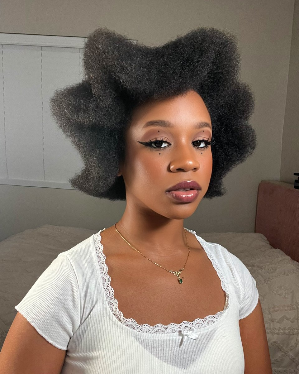 The Cursive ‘M’ Natural Hair Sculpt