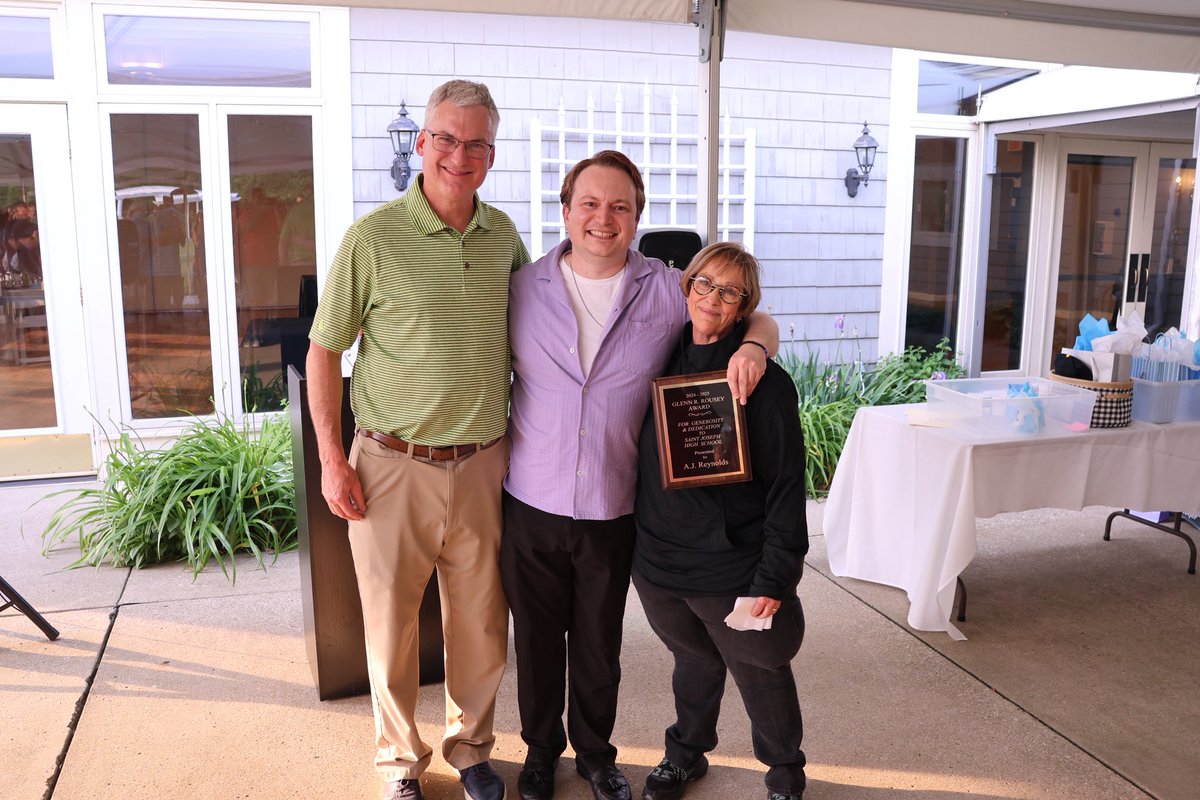 Named after our first lay principal, the Glenn Rousey Award recognizes a faculty/staff member who exhibits exceptional generosity and dedication to Saint Joe. 

This year’s honoree is Mr. A.J. Reynolds. Congratulations, A.J.!

#WeAreSaintJoe