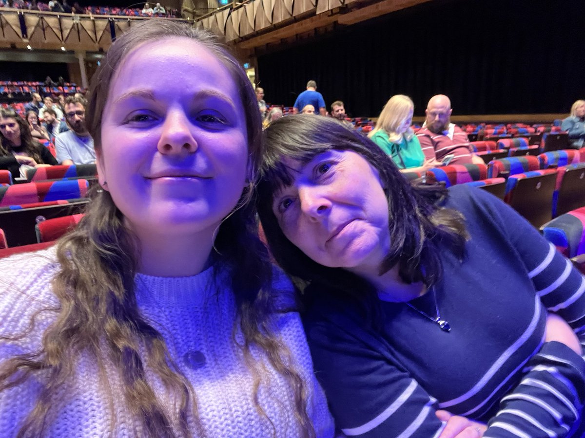 EmmaBarnfield15's tweet photo. 🎵 Horne Section, that’s how I like my tour 🎵 
What a great day in Bristol. Went to the cat pub 🐱 and then spent the evening watching the @hornesection 🥰 https://t.co/5h4oj1b9Fg