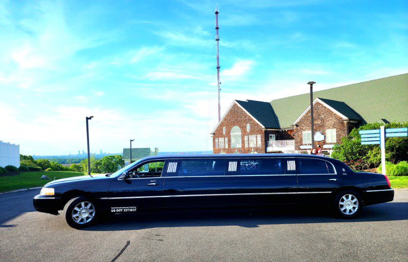 PlymouthCoach's tweet image. PROM 2025- Middleboro friends arrived together via Limo to attend their Senior Prom at Quincy’s Granite Links Facility. Congratulations!!  #prom2025 #arrivetogether #PromLimoService #specialoccasionlimo #GraniteLinks   @PlymouthCoach  

PlymouthCoach.com