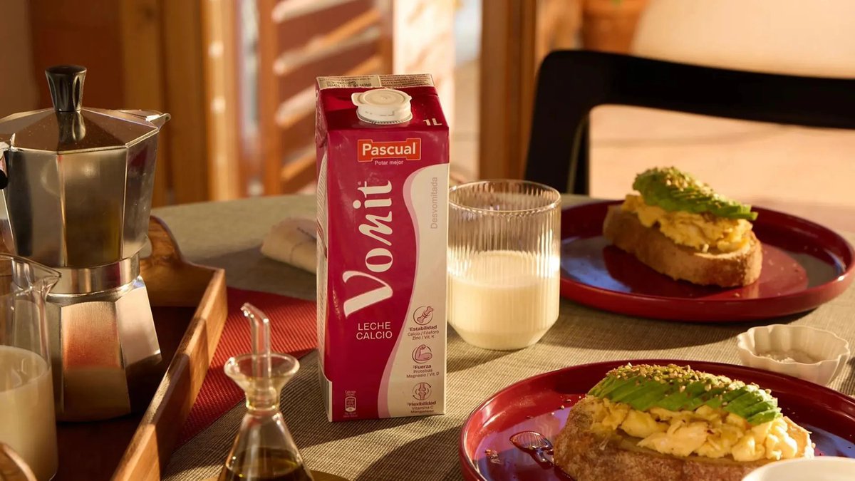 simonloko's tweet photo. Me ha sorprendido ver en el cine un anuncio sobre una nueva linea de leche Pascual llamada Vomit. #pascual #vomit #leche #movit #vomito #pota https://t.co/mdN7nEhqWy